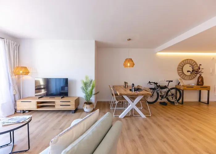 Bravissimo Domenica, 2 Bedrooms And Balcony * Girona